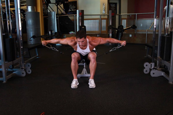 Cable Lateral Raise finish position
