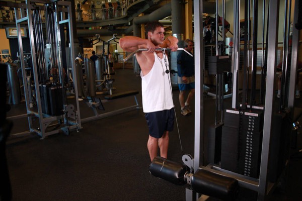 Cable Upright Row start position