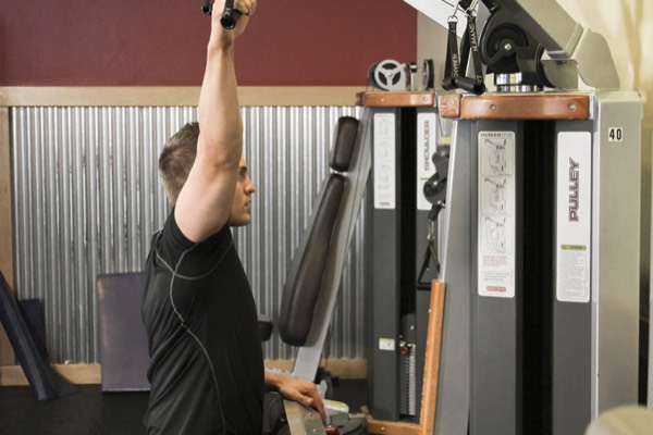 One-Arm Lat Pulldown start position