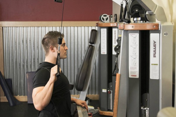 One-Arm Lat Pulldown finish position